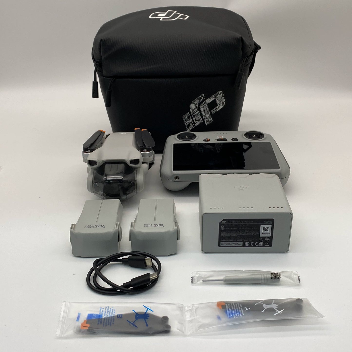 DJI Mini 3 with Screen Remote Dual Battery - Excellent (95% New)