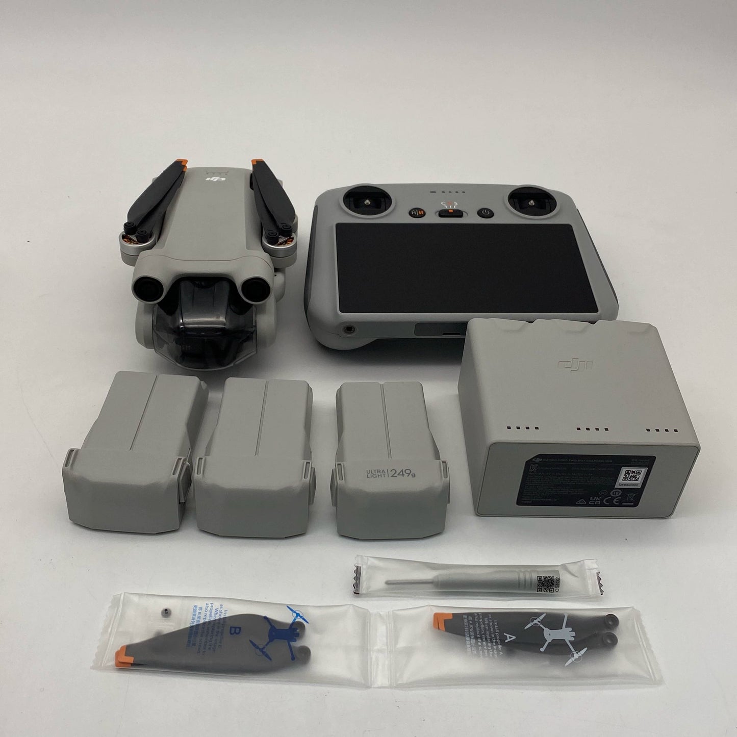 DJI Mini 3 Pro with Screen Remote - Long Range Kit - Excellent (95% New)