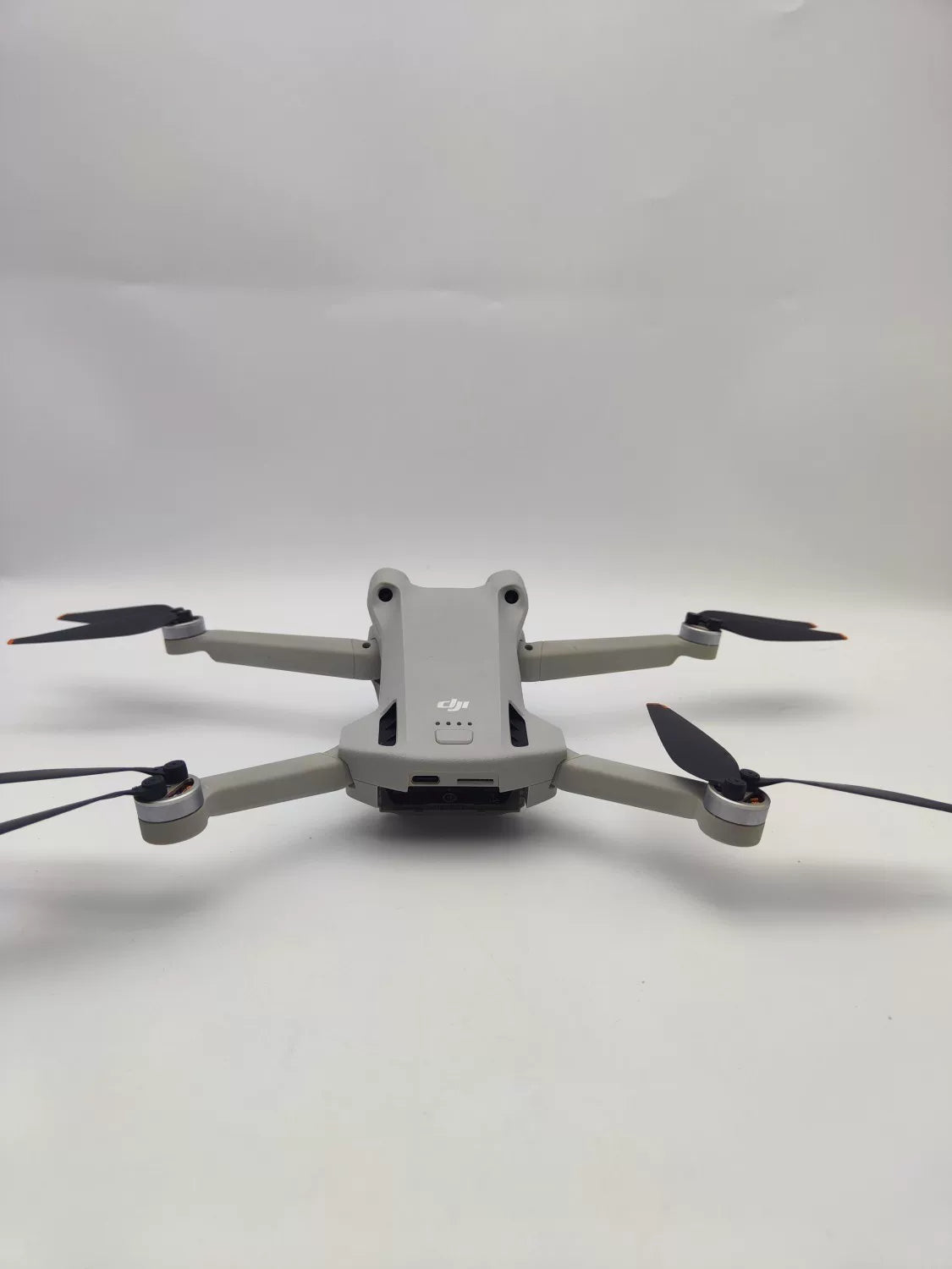95% New (Like New) DJI mini3pro with Screen, Extended Battery Fly More Combo