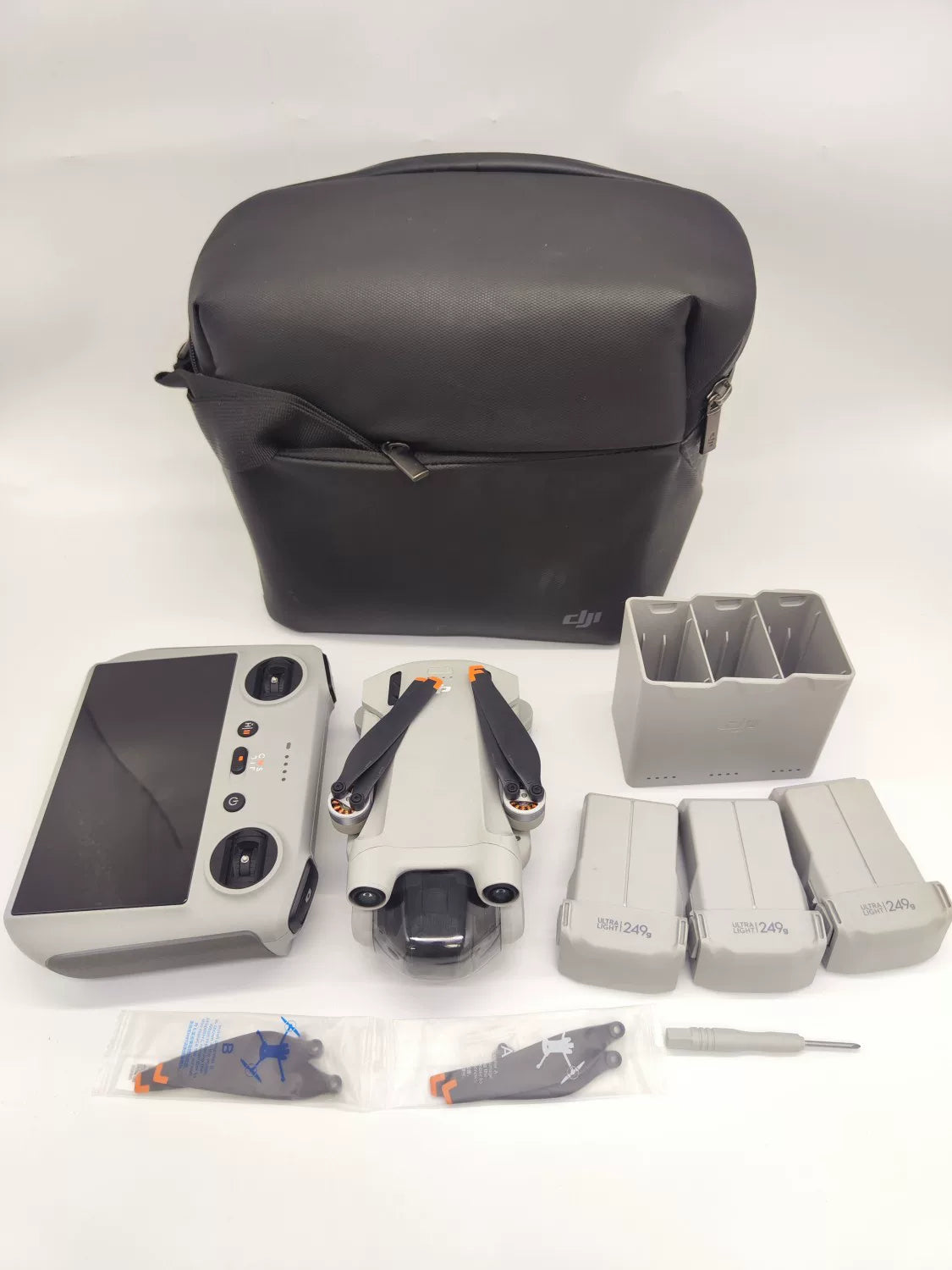 95% New (Like New) DJI mini3pro with Screen Fly More Combo
