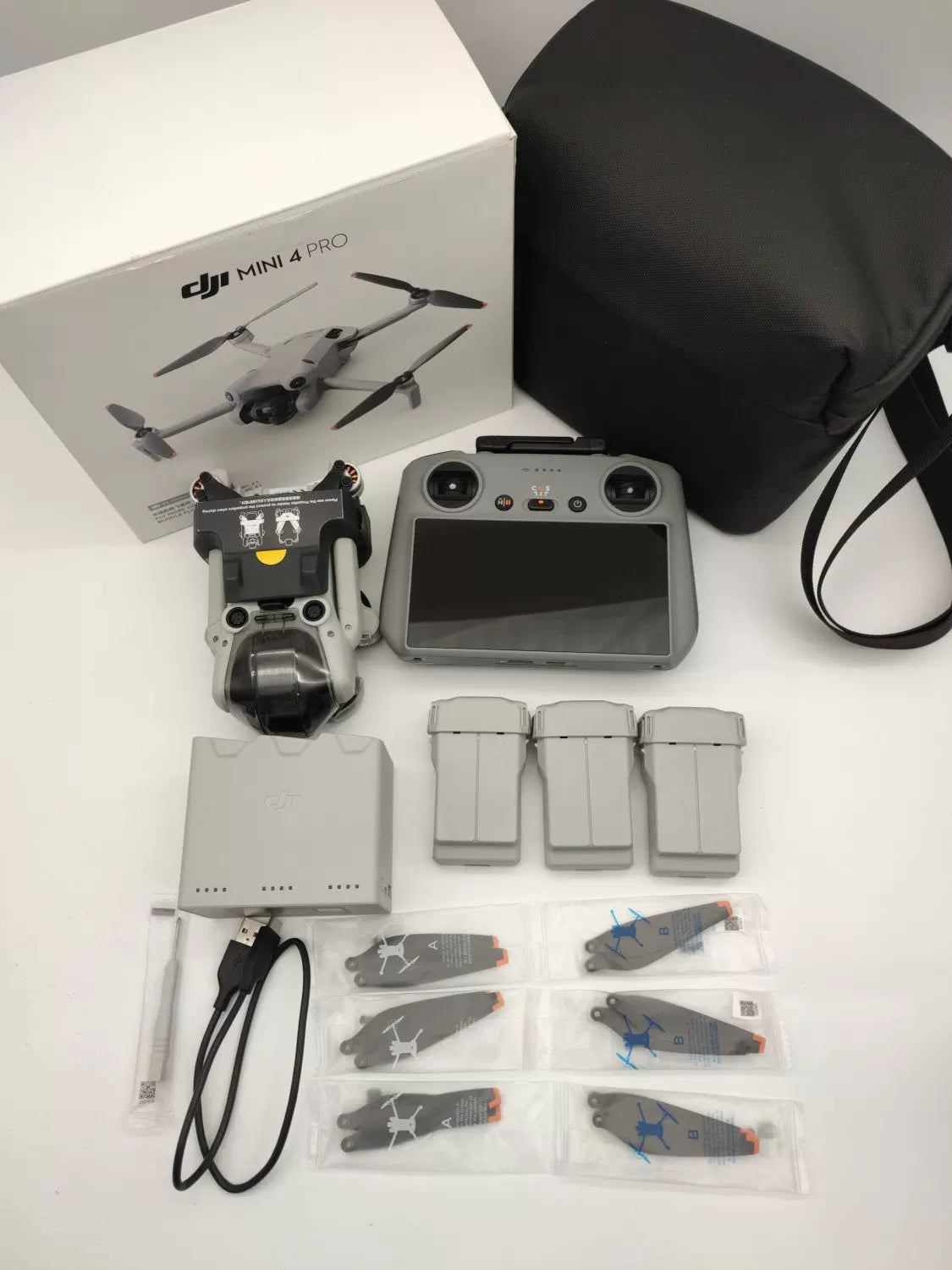99% New (Mint) DJI Mini 4 Pro with Screen, Extended Battery Fly More Combo