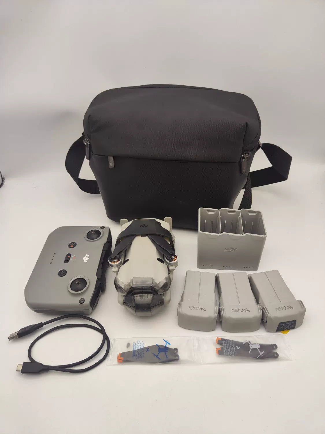95% New (Like New) DJI Mini4pro Fly More Combo