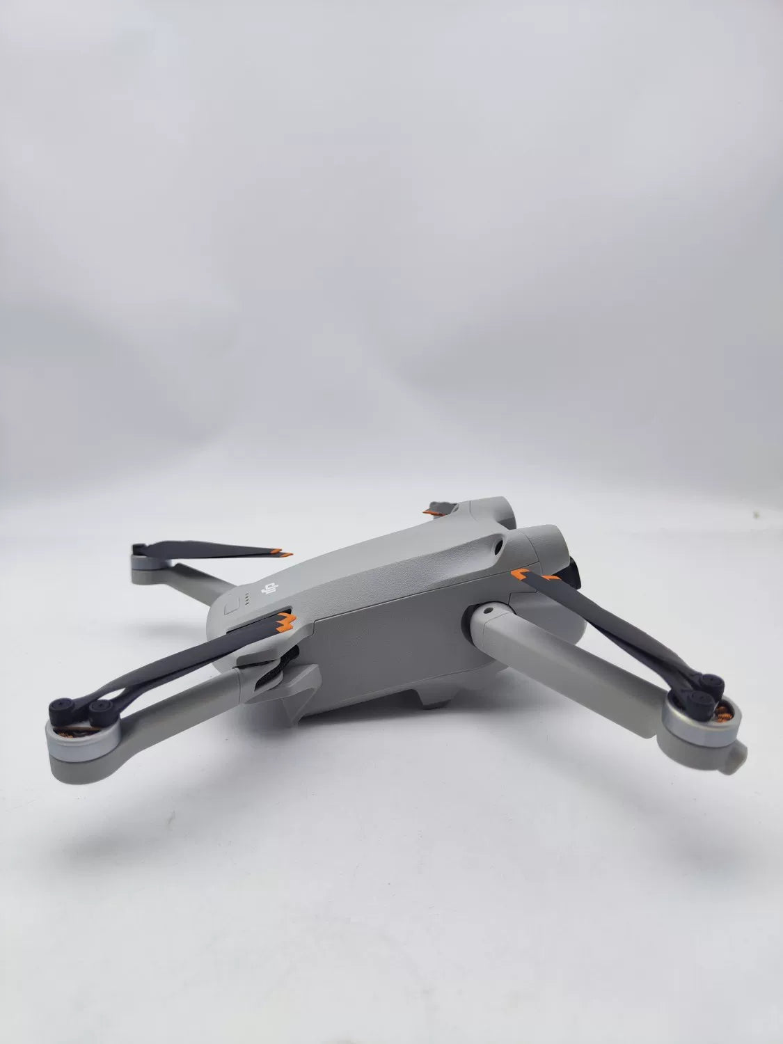95% New (Like New) DJI mini3pro with Screen, Extended Battery Fly More Combo