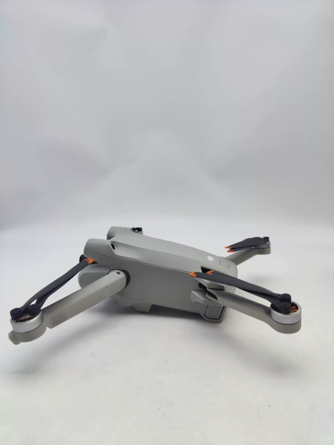 99% New (Mint) DJI mini3pro with Screen, Extended Battery Fly More Combo