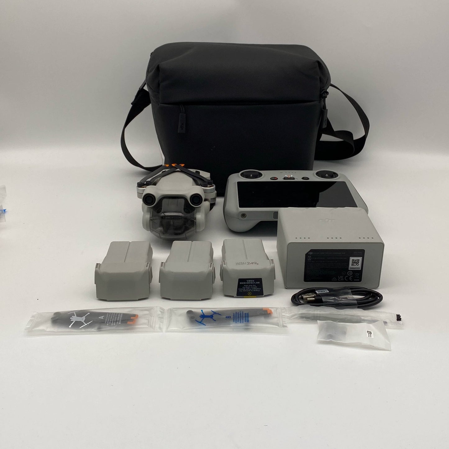 DJI Mini 3 Pro with Screen Remote Long Range Kit - Excellent (95% New)