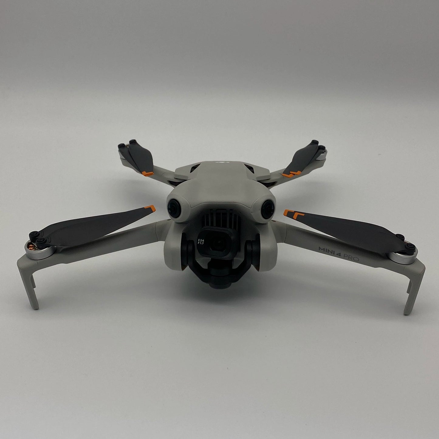 DJI Mini 4 Pro with Screen Remote Fly More Combo - Excellent (95% New)