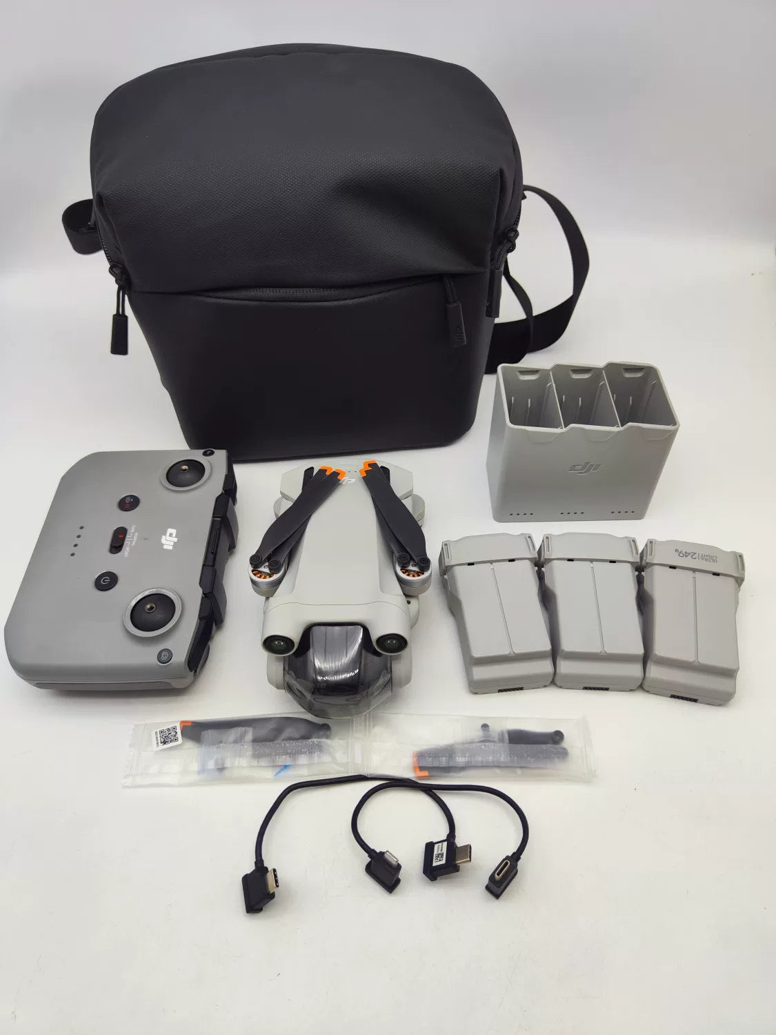 95% New (Like New) DJI mini3pro Extended Battery Fly More Combo