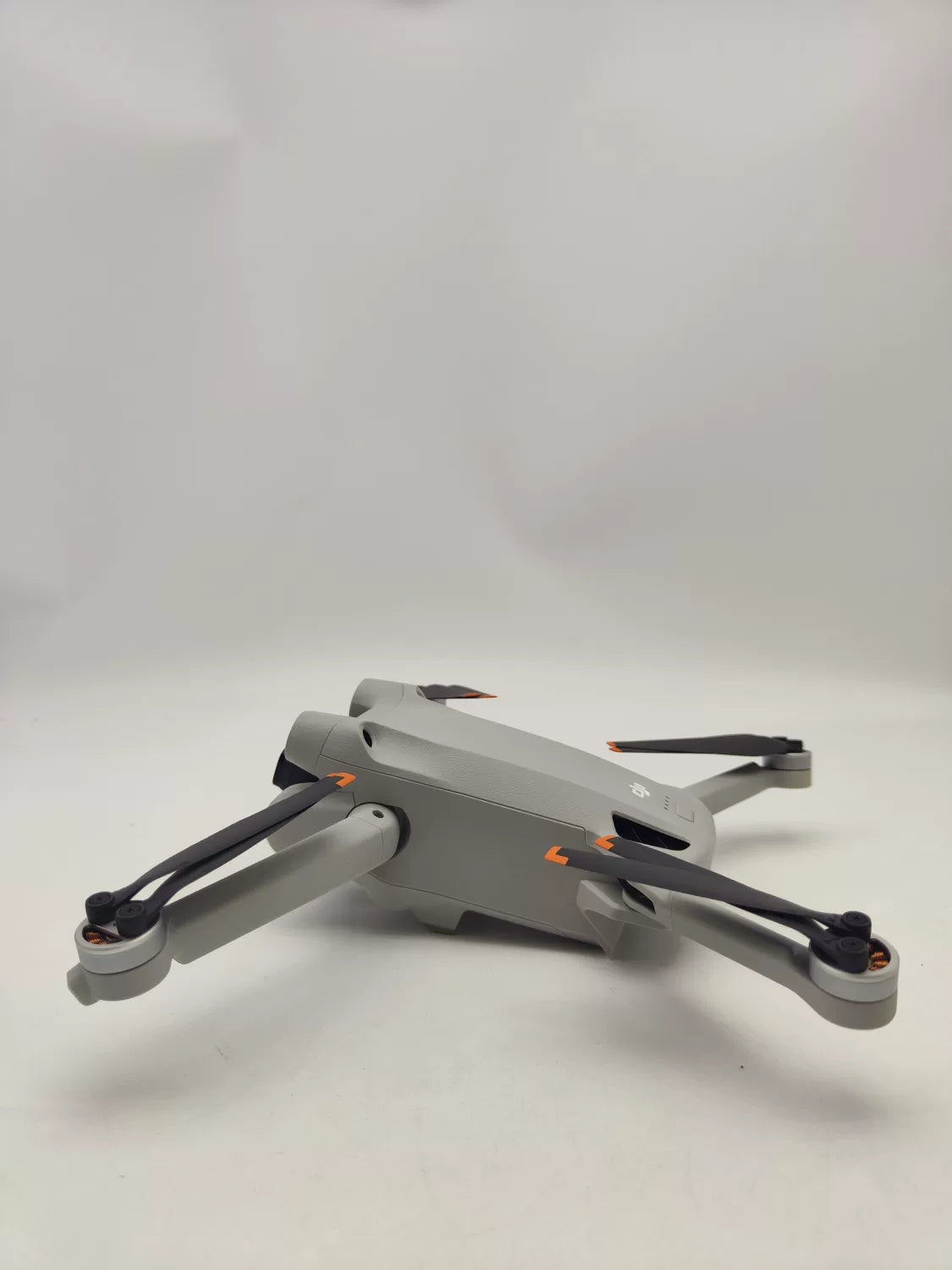 99% New (Mint) DJI mini3pro with Screen Fly More Combo